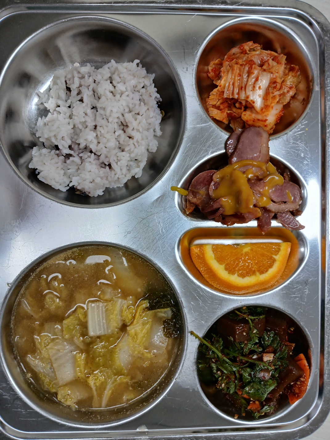 검정약콩밥
들깨배추국(5.6.9)
도토리묵무침(5.6.13)
훈제오리&소스(1.2.5.6)
배추김치(9)
오렌지
* 에너지/단백질/칼슘/철
606.86/23.11/356.43/3.61