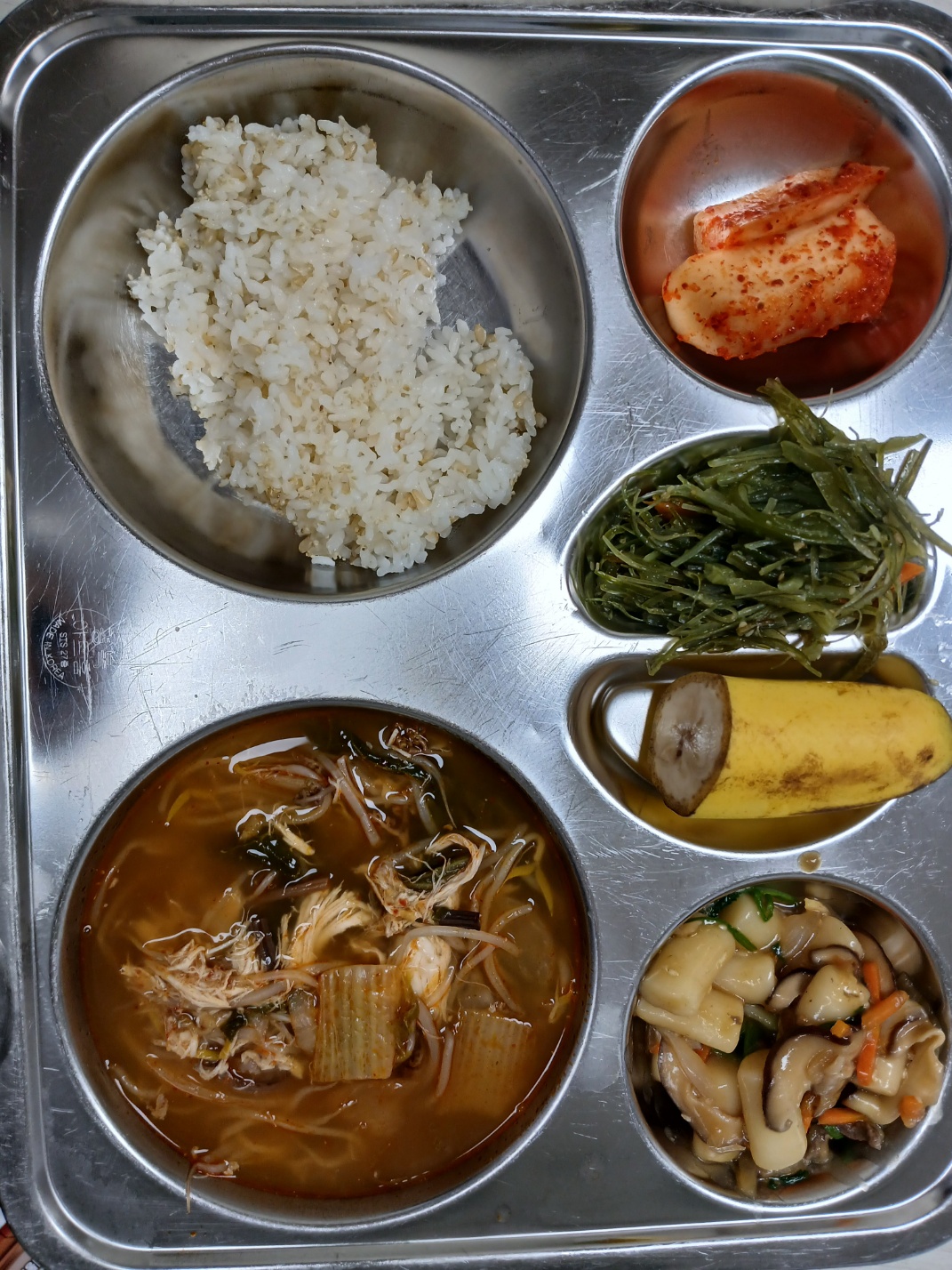 발아현미밥
닭개장(통닭)무제외(5.6.15)
궁중떡볶음(16)
미역줄기볶음
알타리김치(9)
바나나
* 에너지/단백질/칼슘/철
537.45/18.42/180.60/2.30